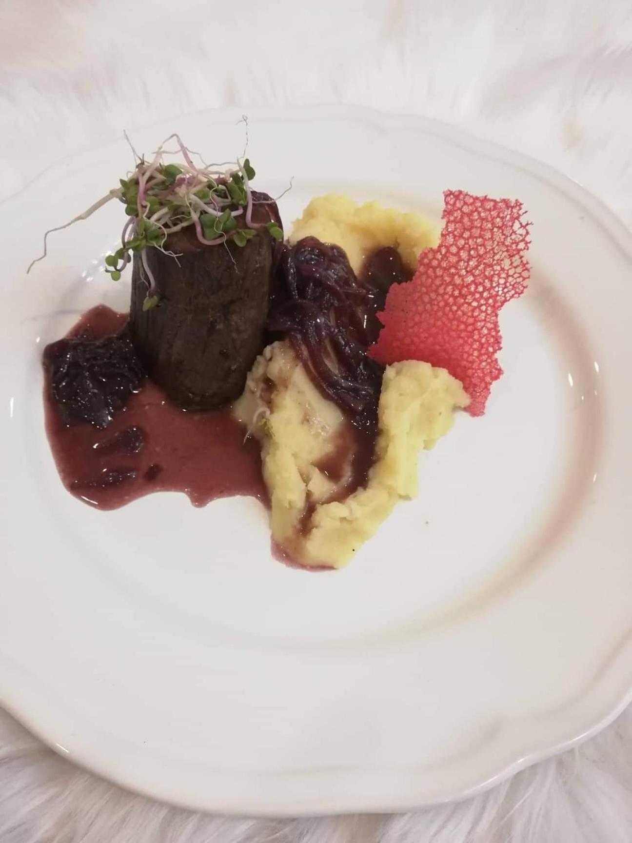 הלוהובץ Hotel Jelen מראה חיצוני תמונה
